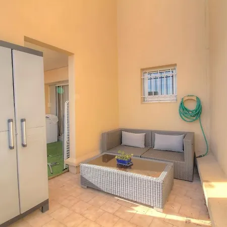 Cosy 2 Pieces Dans Avec Piscine Lägenhet